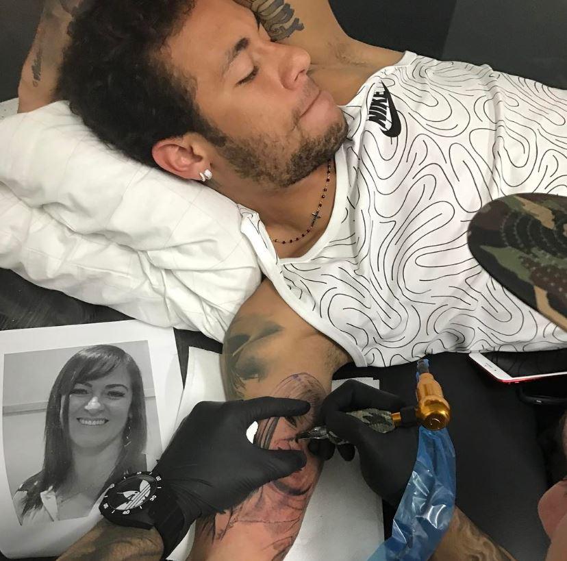  Neymar getting his mum's face tattooed on his bicep