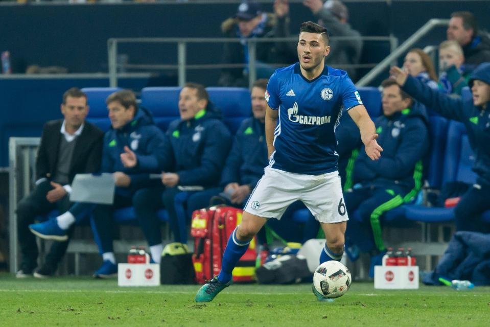  Sead Kolasinac is expected to sign on a free transfer after his deal ran down