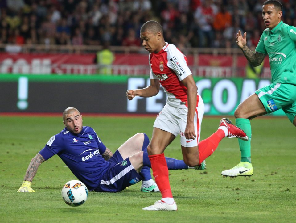  Kylian Mbappe rounded Stephane Ruffier for the opening goal of the game in the recent Ligue 1 clash