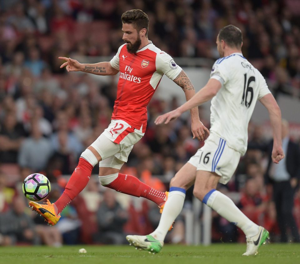  Olivier Giroud will look to move on if Arsenal sign another striker this summer