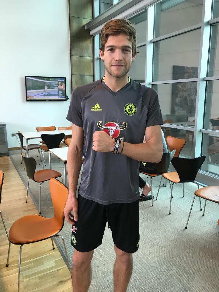  Marcos Alonso looked delighted with his wristband