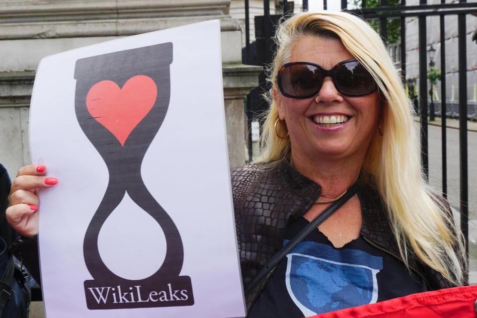  Veterans For Peace UK and Friends of WikiLeaks protest to Free Julian Assange Now