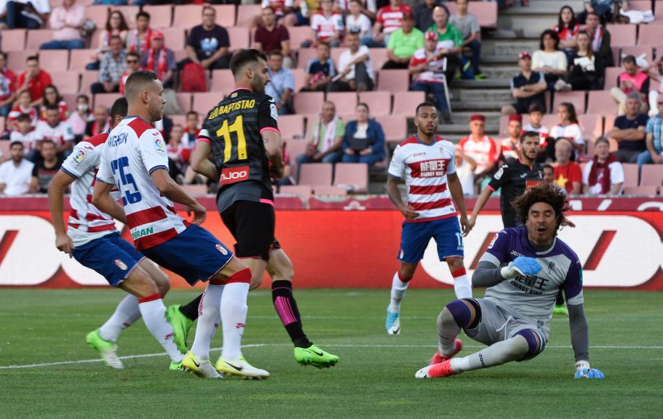  Leo Baptistao scores Espanyol's first goal of the game against Granada