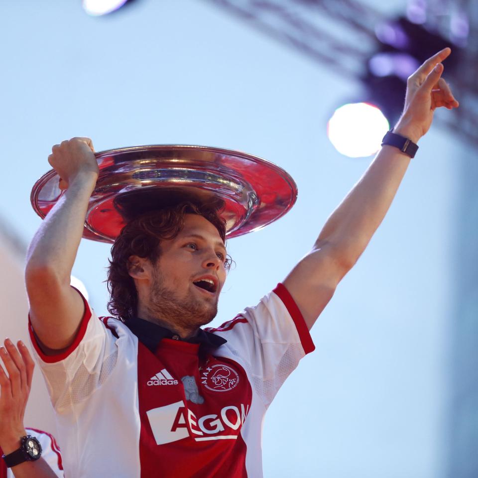  Daley Blind will hope to lead Man United to victory against his former club