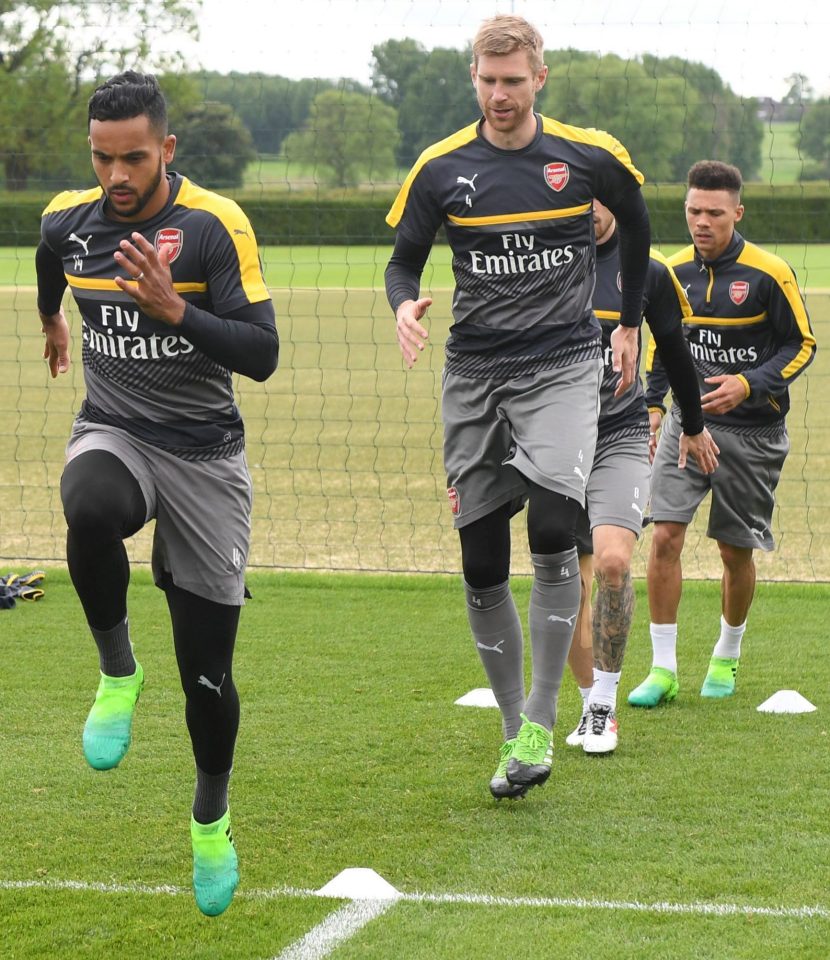  Jump to it...Theo Walcott and Per Mertesacker