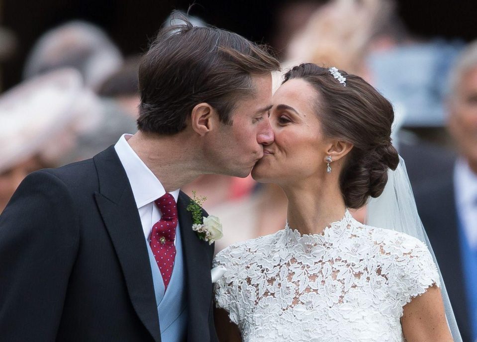  James Matthews plants a kiss on wife Pippa