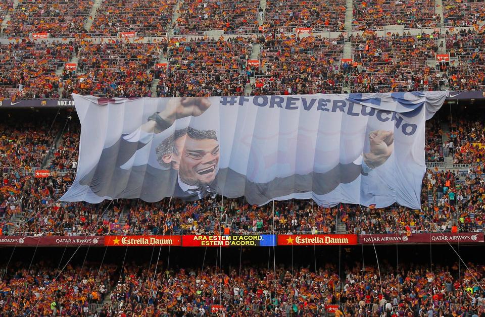  Barcelona fans pay tribute to Luis Enrique in last match as manager of club