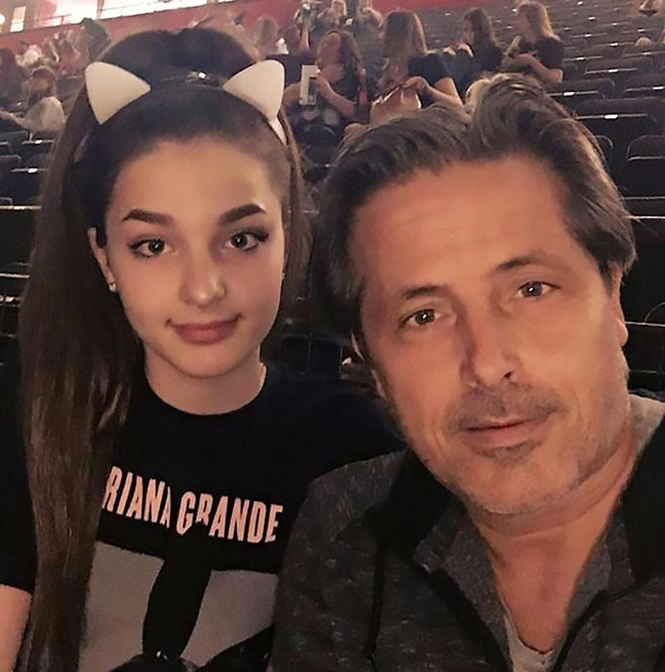  Maarten Smith took a selfie with his teenage daughter at the fatal Ariana Grande concert on Monday evening