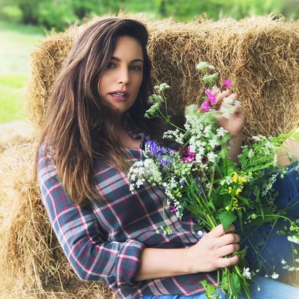  Kelly Brook in sultry outdoor snaps that lead to her spot on the BBC2 Chelsea Flower coverage