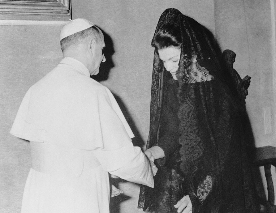 First Lady Jackie Kennedy meetings Pope John XXIII in 1962