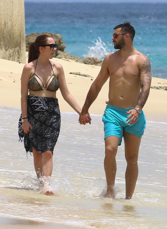  Charlie Austin and his wife are taking a well-deserved break in the Caribbean island after the Premier League season finished