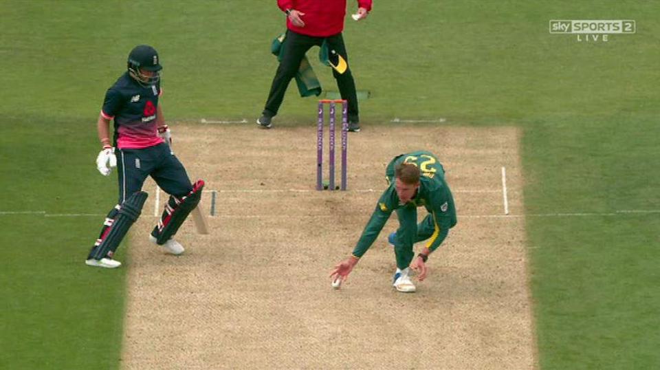  South Africa's Dwaine Pretorius gets a fingertip on the ball