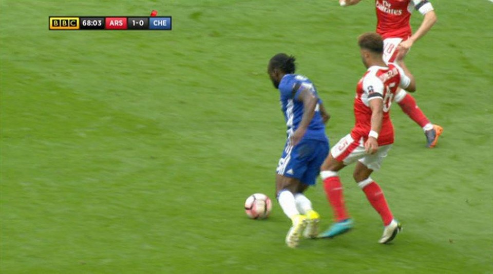 Despite no contact from the Arsenal man, Victor Moses threw himself to the ground