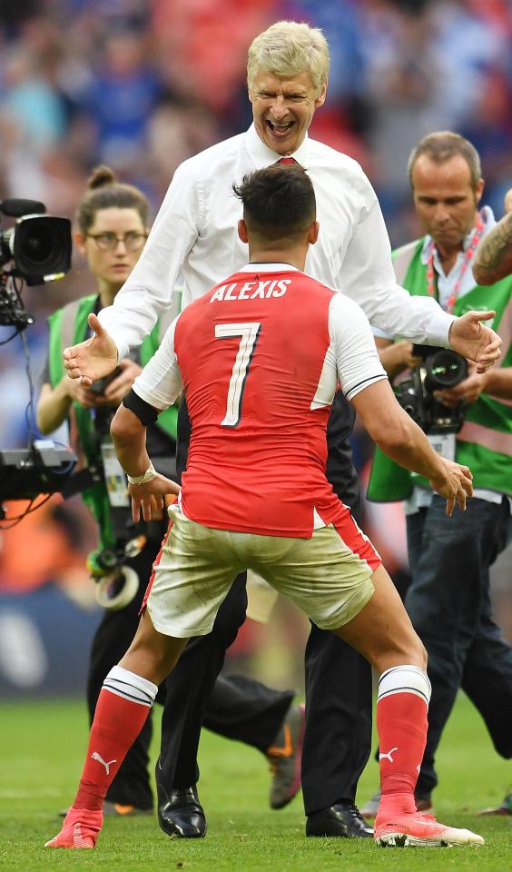  An enjoyable moment for Arsene Wenger and Alexis Sanchez