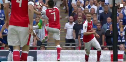  Alexis Sanchez raised his arms to the ball in the opening goal