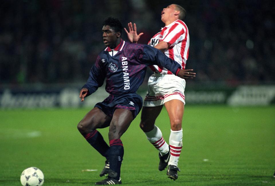 Clarence Seedorf holds off Ronaldo while starring as an 18-year-old for Ajax