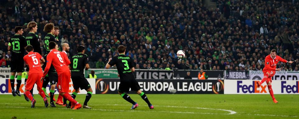  Federico Bernardeschi scores sensational free-kick against Borussia Monchengladbach