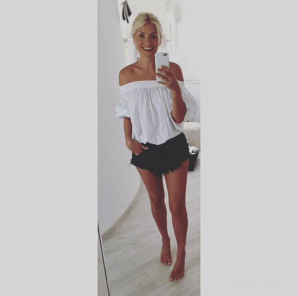  Holly Willoughby wowed fans in her 'short shorts' during the heatwave yesterday