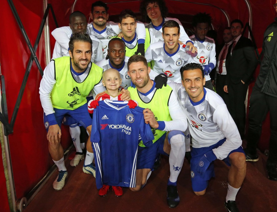 The Chelsea team join brave Bradley Lowery for a photo after their clash at Sunderland