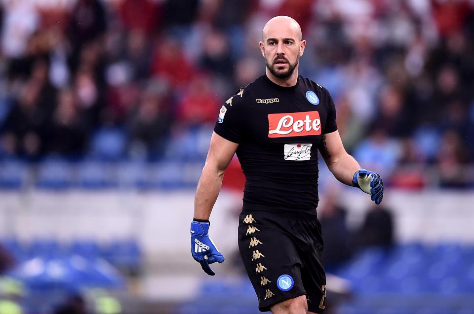  Napoli goalkeeper Pepe Reina could be staying in Italy after holding discussions above his future