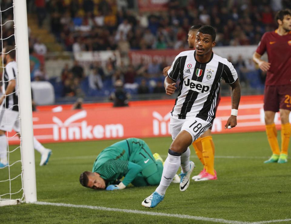  Juventus midfielder Mario Lemina is being eyed by both Sevilla and Everton