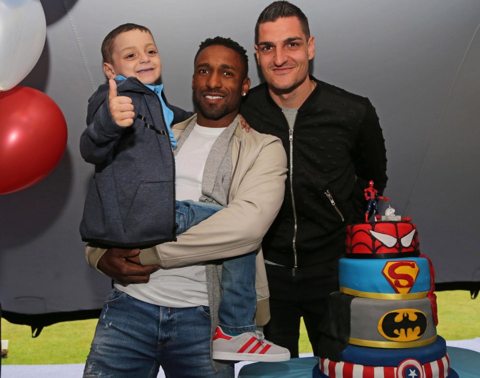 Jermain Defoe and Vito Mannone join Bradley Lowery on his sixth birthday