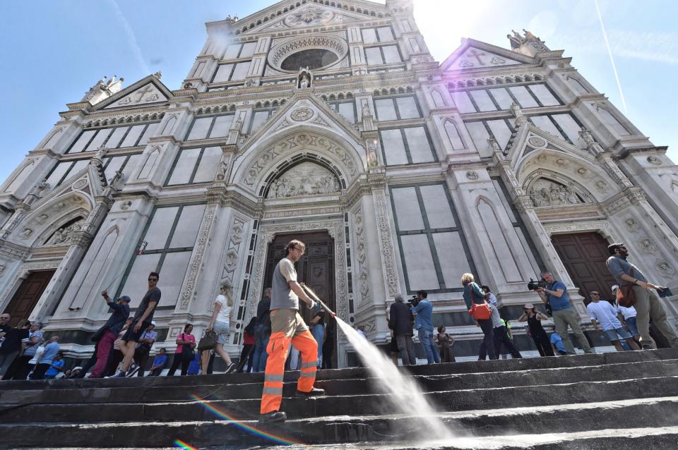  The steps of Florence’s Santa Croce basilica are being hosed down at lunch time to deter tourists from eat lunch on the floor