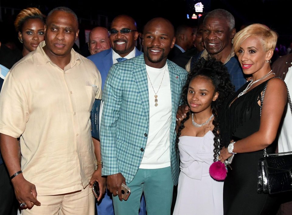  Floyd Mayweather is all smiles with friends and family after being inducted into the Southern Nevada Sports Hall of Fame