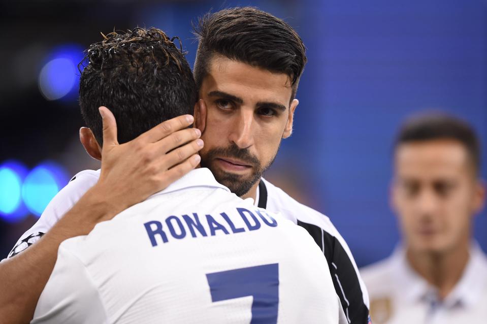  Former Real Madrid star Sami Khedira spoke with Cristiano Ronaldo at full time