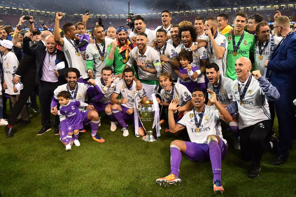  Real Madrid players celebrated on the turf in the final