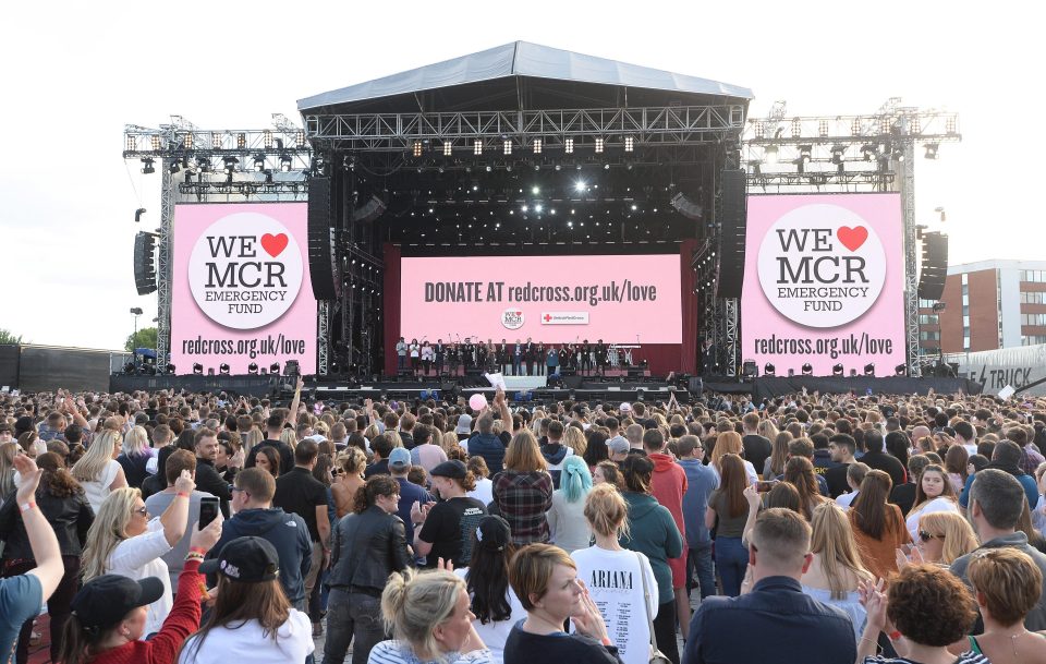  The cheering crowd fell silent for a minute silence ahead of the concert