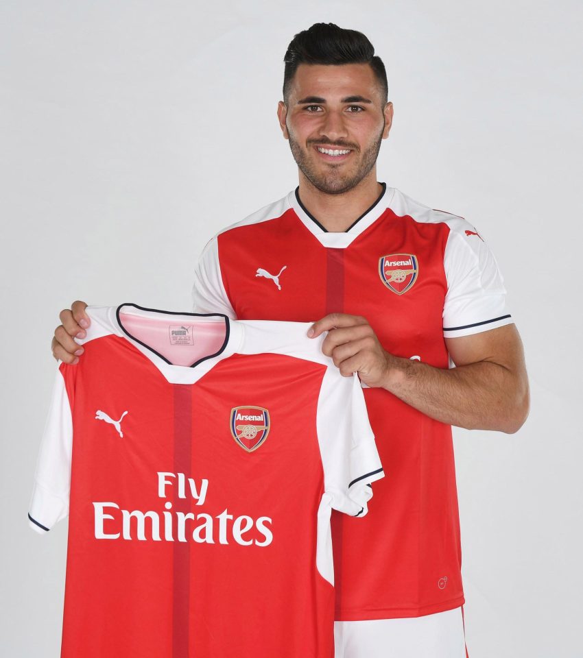  Sead Kolasinac has officially signed for Arsenal on a free transfer