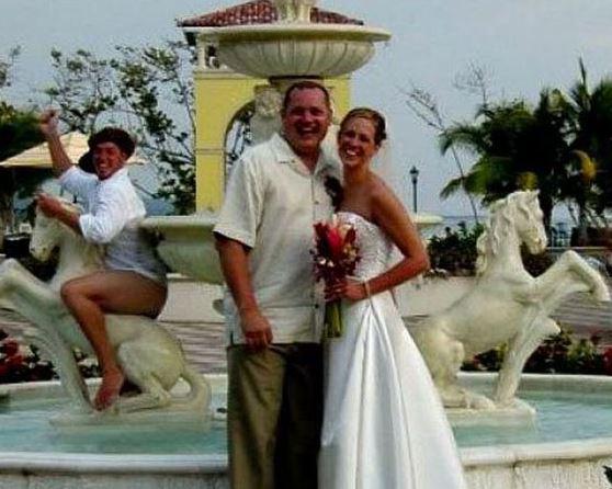  Posing by this picturesque fountain wasn't the best idea for this loved-up couple