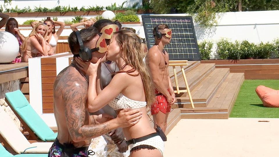  Camilla Thurlow lets loose and kisses all the boys during tonight's challenge