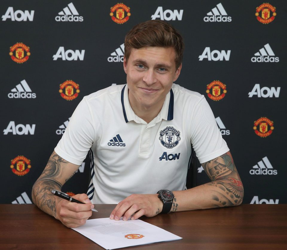  Swedish defender Lindelof has signed a four-year contract with Manchester United