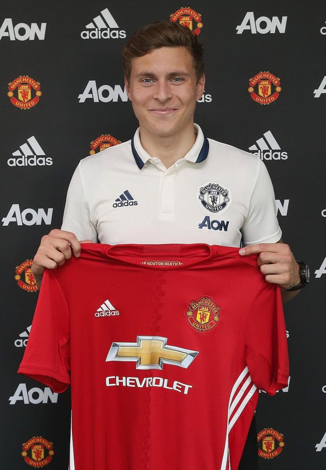  Manchester United have announced the signing of Victor Lindelof