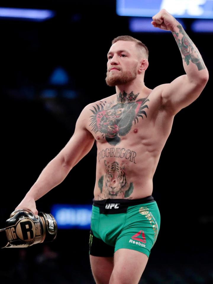  Conor McGregor announced on Twitter he will fight Floyd Mayweather on August 26