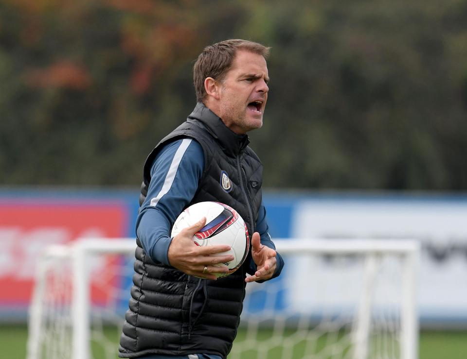  New boss Frank de Boer will struggle to convince Mandanda to stay put