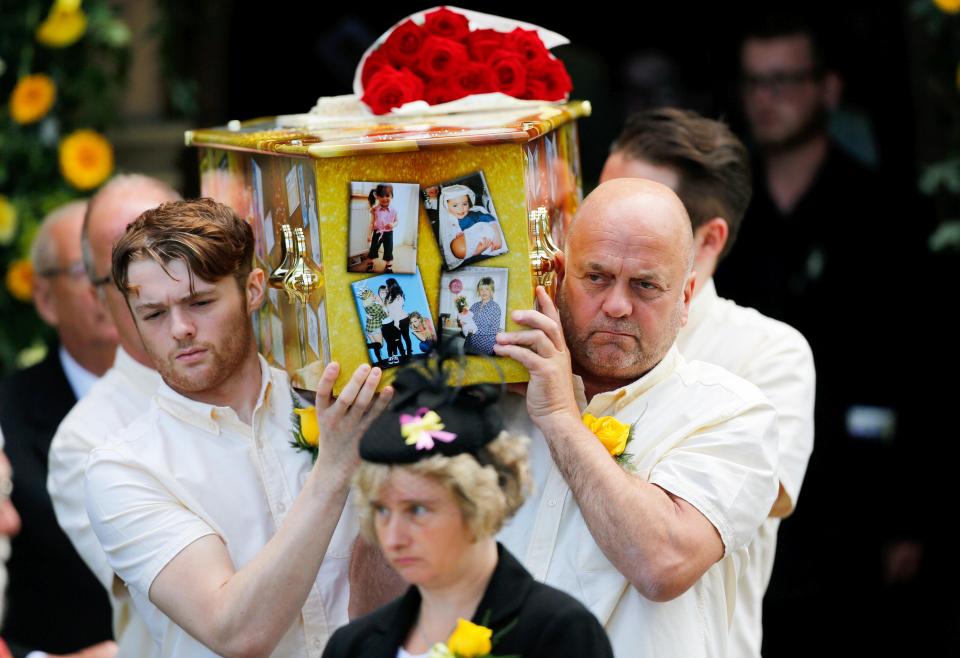  Georgina Callander's dad Simon carried his daughter's coffin this afternoon