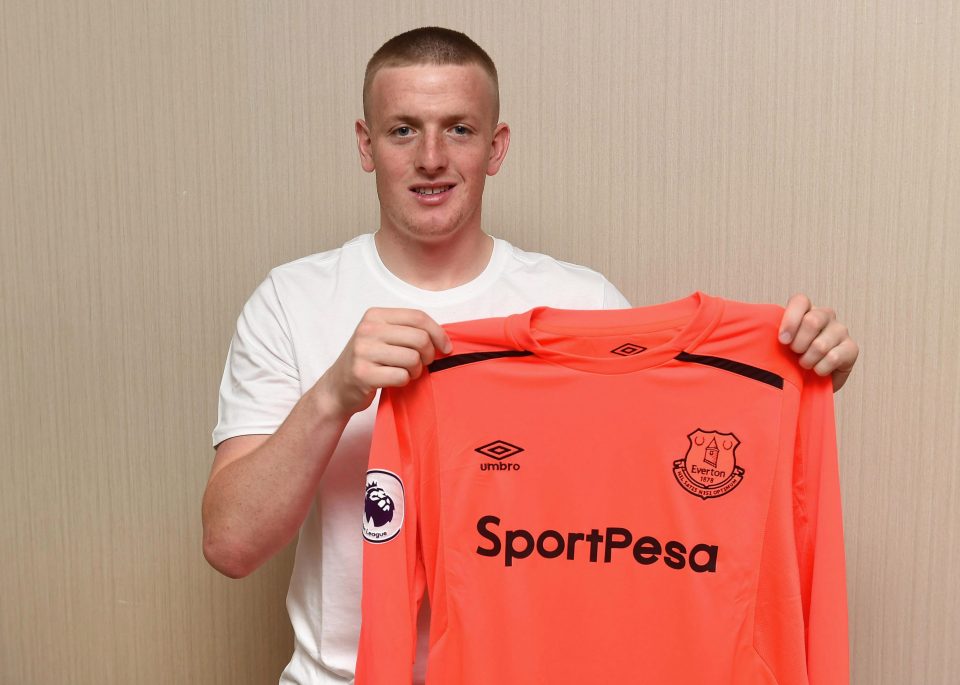  Everton have confirmed the signing of Sunderland keeper Jordan Pickford for £30million