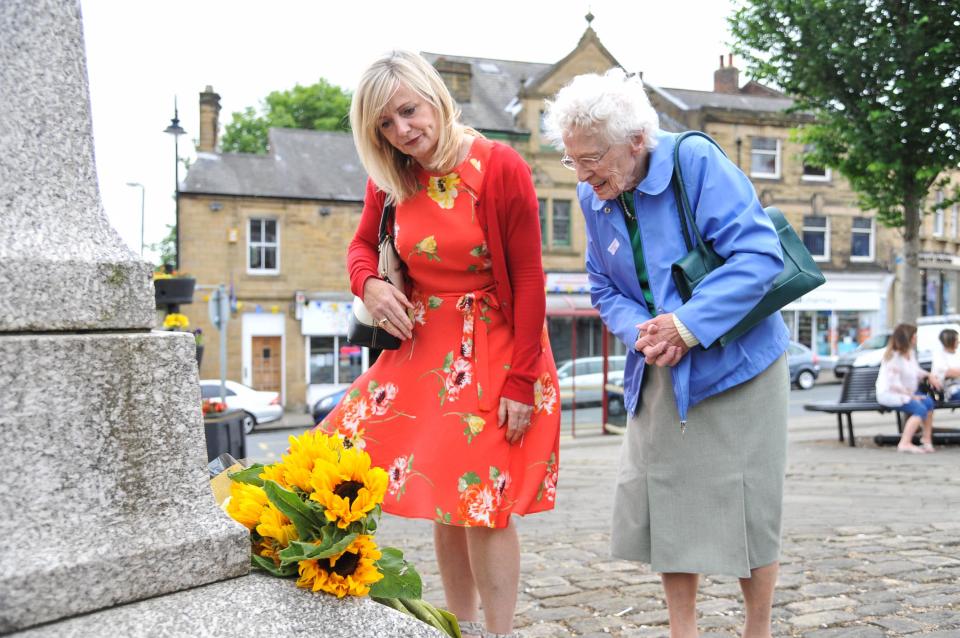  MP Tracey Brabin, replaced Jo in her constituency of Spen and Batley, laid flowers in her memory today