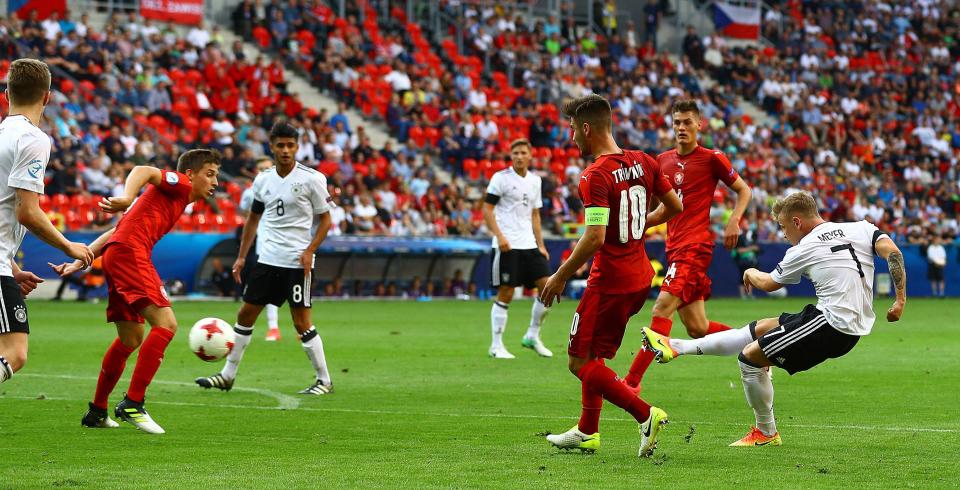  Max Meyer fired Germany Under-21s into the lead as they defeated Czech Republic 2-0