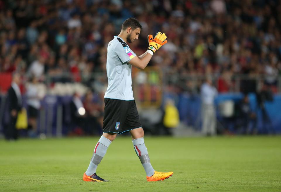  Gianluigi Donnarumma was pleased that the game could get underway again after the dollar-bill incident