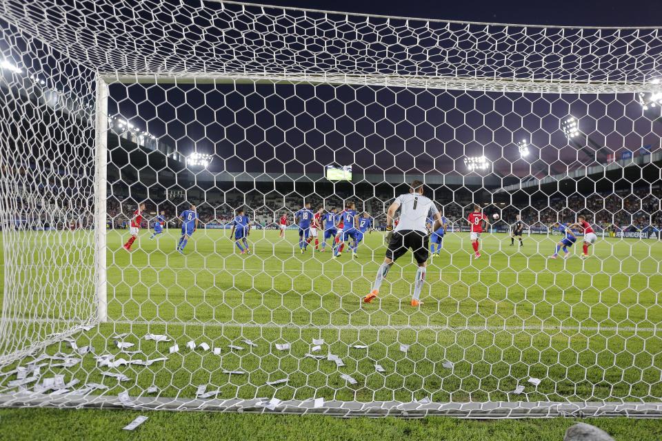  Gianluigi Donnarumma had fake money thrown at him by Italy fans