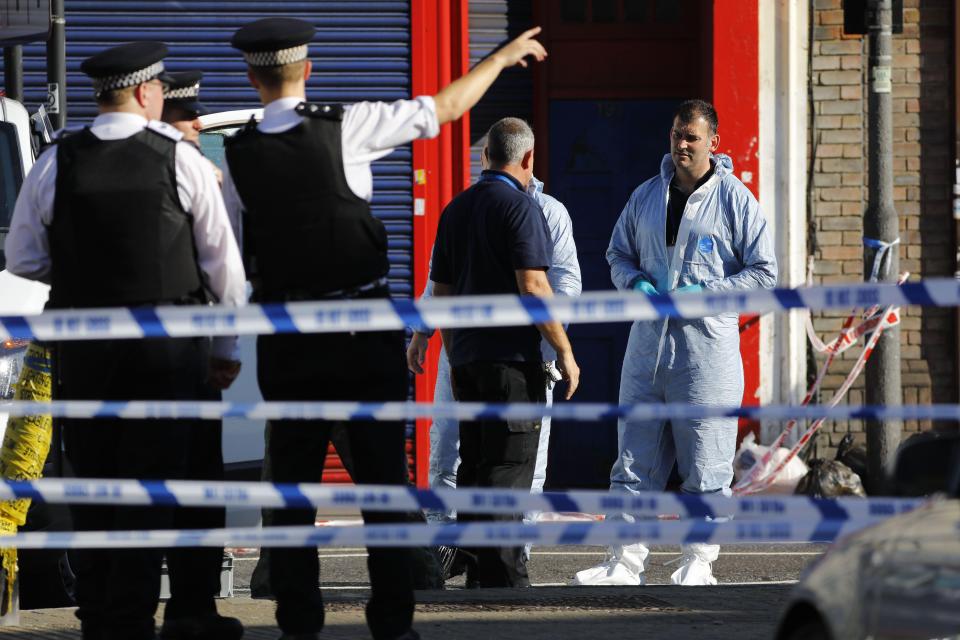  Large areas of Finsbury Park are cordoned off this morning near Seven Sisters Road