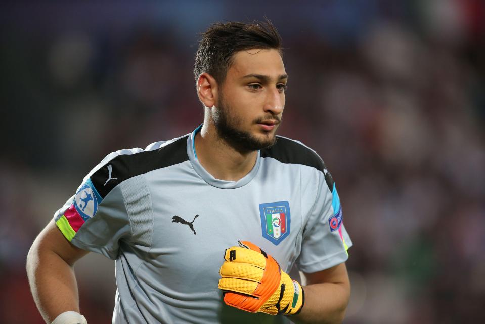  A former AC Milan star claims Mino Raiola is behind Gianluigi Donnarumma's contract saga