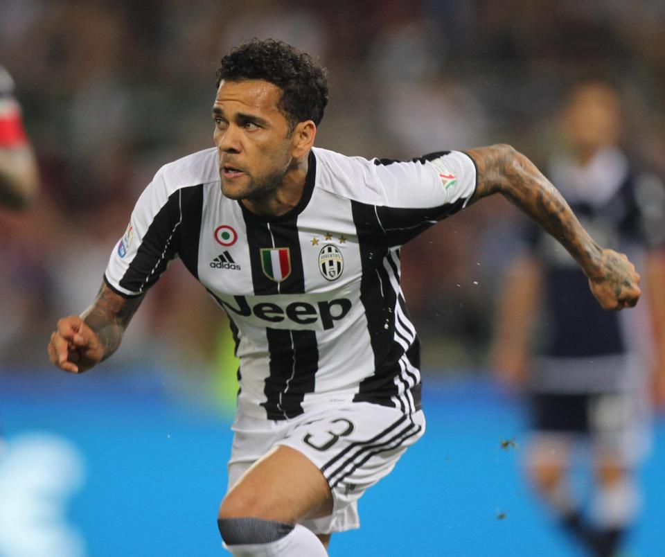  Juventus are looking to replace Man City-bound Dani Alves