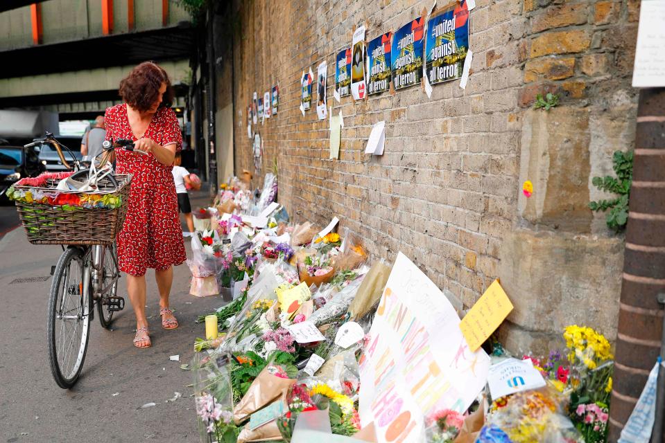  Londoners have been leaving messages of support at the scene of the attack