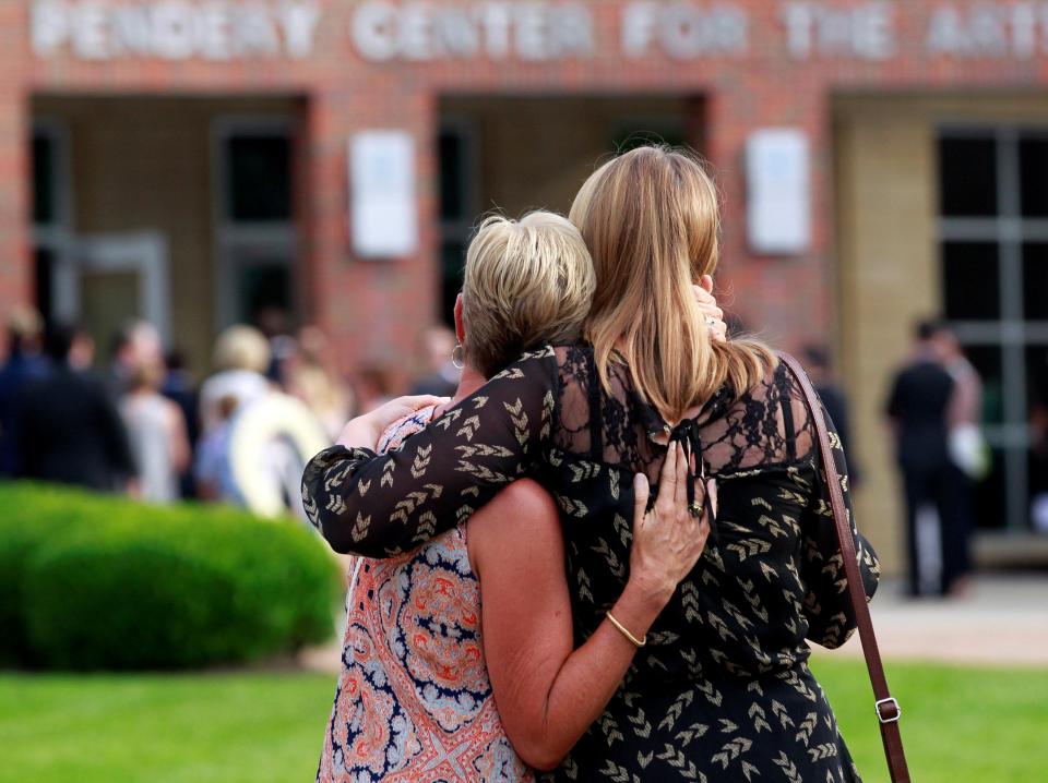  Emotional mourners gathered for Otto Warmbier's funeral in Cincinnati, Ohio today