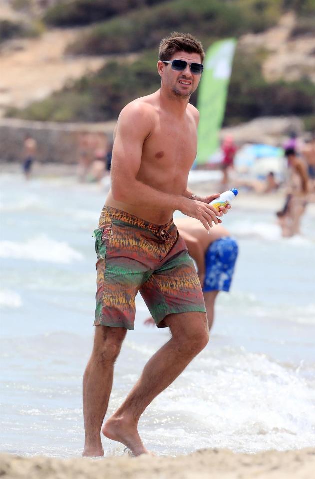  Steven Gerrard looks in good shape while on holiday in Ibiza